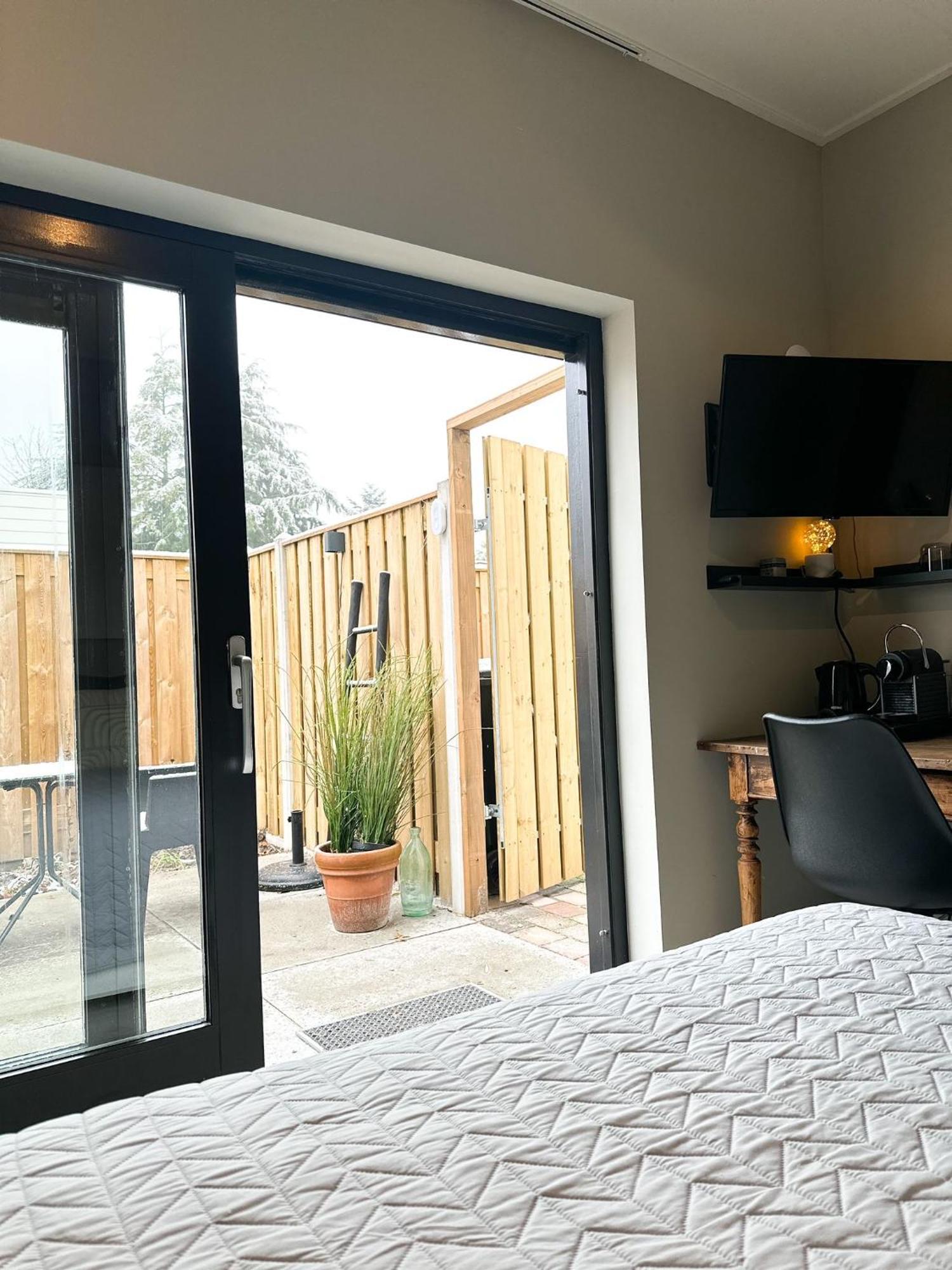 Bed & Breakfast Waterpoort - Incl Gratis Licht Ontbijt En Parking Sneek Bagian luar foto