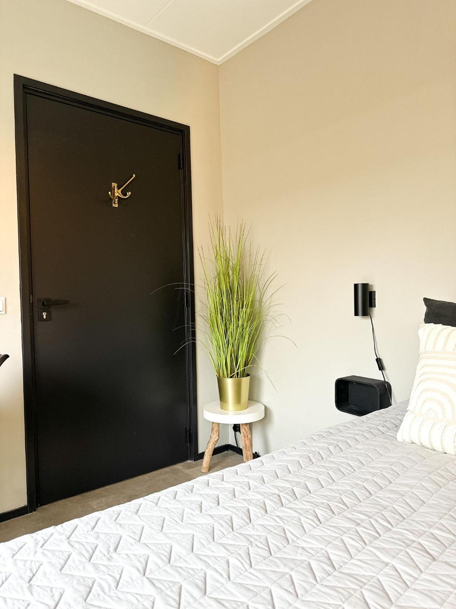 Bed & Breakfast Waterpoort - Incl Gratis Licht Ontbijt En Parking Sneek Bagian luar foto