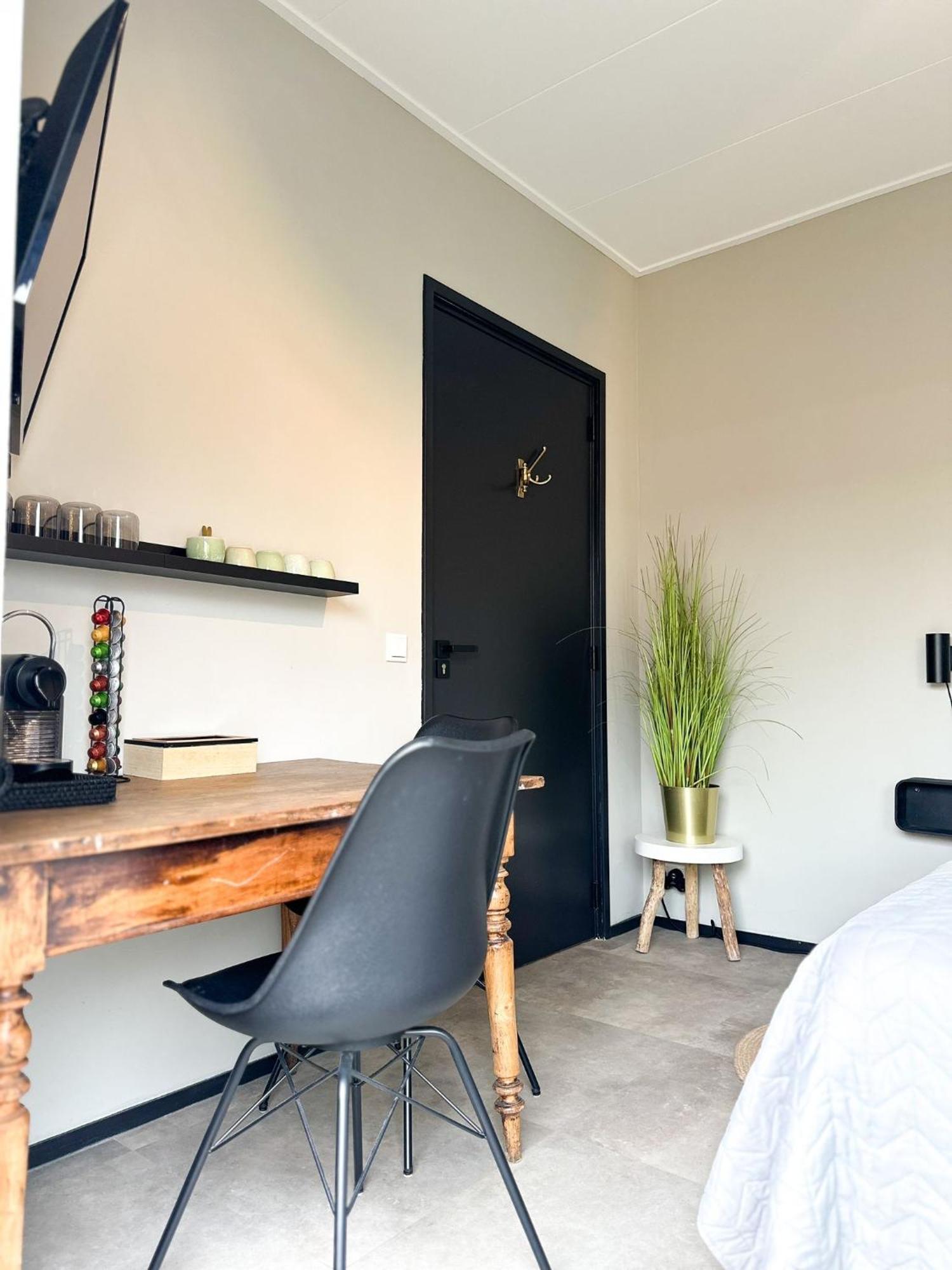Bed & Breakfast Waterpoort - Incl Gratis Licht Ontbijt En Parking Sneek Bagian luar foto